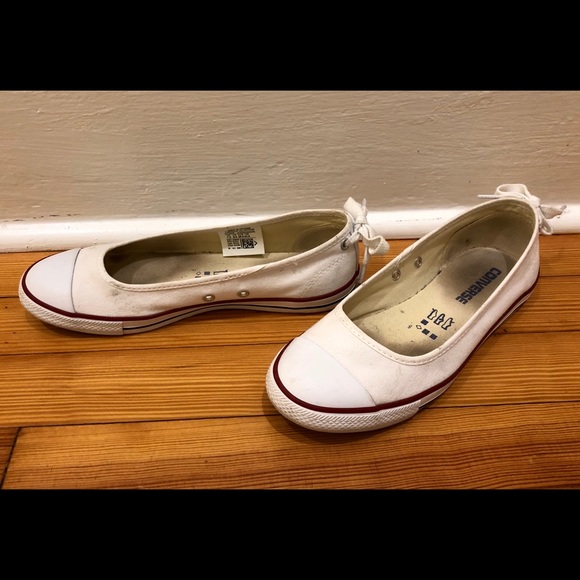 Converse Shoes - Converse Size 7 Flats